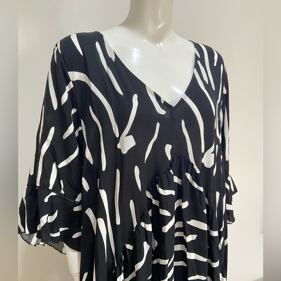 Black and white brushstroke hi-Lo maxi dress by Loralette Size 22/24 - Picture 9 of 13